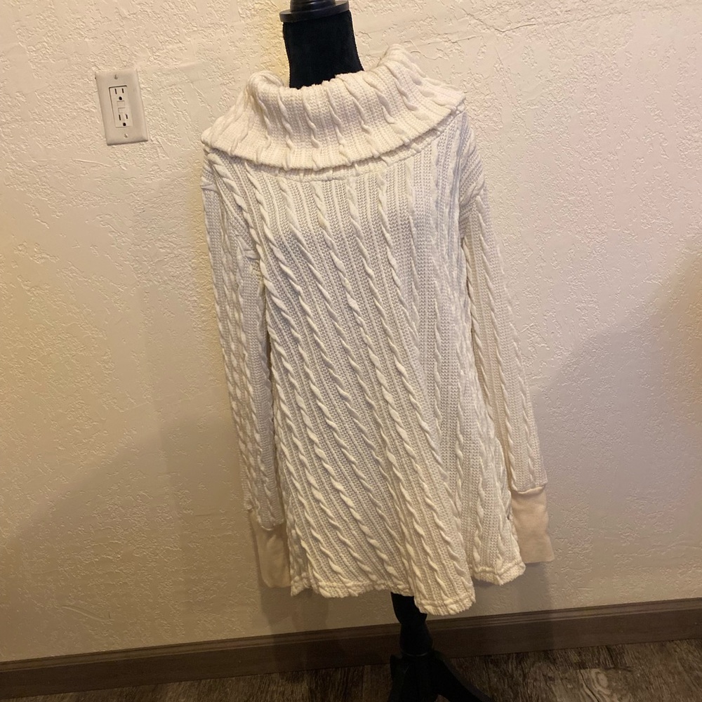 Super cute turtleneck sweater - Picture 1 of 10